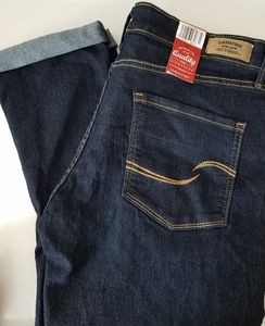 NWT Levi's Signature Women's capris